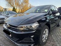 Gebraucht VW Polo Comfortline 95 PS (69 kW) 2017 Deep black perleffekt Kleinwagen