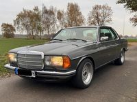 Gebraucht Mercedes 230 136 PS (100 kW) 1984 Grau Coupé