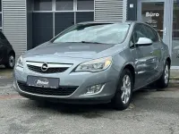 Gebraucht Opel Astra Edition 140 PS (102 kW) 2012 Silber Limousine