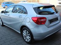 Gebraucht Mercedes A200 Style 136 PS (100 kW) 2014 Silber Limousine