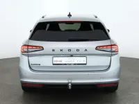 Neu Skoda Superb SportLine 150 PS (110 kW) 2025 Pebblesilvermet. Kombi