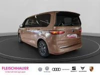 Używany VW T7 Style 150 KM (110 kW) 2025 Brązowy Van