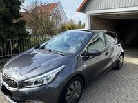 Gebraucht Kia Ceed DREAM-TEAM Edition 99 PS (72 kW) 2015 Grau Kleinwagen