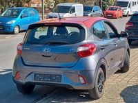 Gebraucht Hyundai i10 84 PS (61 kW) 2020 Graumet. dach rotorange Kleinwagen
