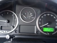 Gebraucht Land Rover Defender SE 122 PS (89 kW) 2015 Weiß Kombi