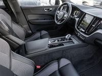 Gebraucht Volvo XC60 Plus 197 PS (144 kW) 2024 Vapour grey SUV