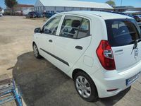 Gebraucht Hyundai i10 Edition 69 PS (50 kW) 2013 Weiß Kleinwagen