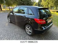 Gebraucht Mercedes B180 122 PS (89 kW) 2012 Schwarz Kleinwagen