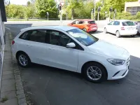 Gebraucht Mercedes B200 163 PS (119 kW) 2019 Weiß Van / Kleinbus