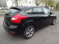Usata Ford Focus Titanium 101 CV (74 kW) 2014 Blu Berlina