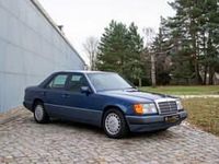Gebraucht Mercedes E300 220 PS (161 kW) 1991 Blau Limousine