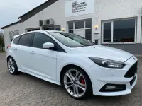 Gebraucht Ford Focus ST 250 PS (183 kW) 2016 Weiß Limousine
