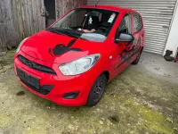 Gebraucht Hyundai i10 Edition 69 PS (50 kW) 2013 Electric red / sol Kleinwagen