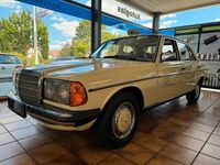 Gebraucht Mercedes 240 72 PS (52 kW) 1978 Gelb Limousine