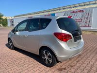 Gebraucht Opel Meriva Design Edition 101 PS (74 kW) 2011 Silber Van / Kleinbus