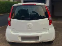 Gebraucht Opel Agila 68 PS (50 kW) 2014 Weiß Kleinwagen