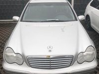 Second-hand Mercedes E200 129 CP (94 kW) 2002 Argintiu Berlinǎ