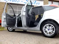 Używany Ford Focus Trend 101 KM (74 kW) 2004 Srebrny Sedan/Limuzyna