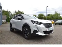 Gebraucht Peugeot e-2008 GT 100 kW (136 PS) 2022 Perlmutt weiss (metallic) SUV