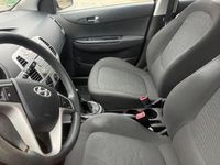 Gebraucht Hyundai i20 77 PS (56 kW) 2012 Rot Kleinwagen