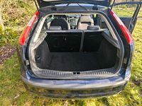 Second-hand Ford Focus 81 CP (59 kW) 2006 Albastru Hatchback