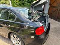 Gebraucht BMW 320 163 PS (119 kW) 2006 Schwarz Limousine