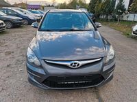 Gebraucht Hyundai i30 90 PS (66 kW) 2011 Grau Kleinwagen
