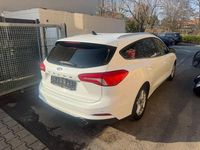 Gebraucht Ford Focus Cool & Connect 120 PS (88 kW) 2020 Weiß Limousine