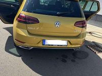 Gebraucht VW Golf VII Highline 150 PS (110 kW) 2016 Gold Limousine