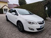 Gebraucht Opel Astra Design Edition 140 PS (102 kW) 2011 Weiß Limousine