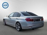 Gebraucht BMW 330 Sport Line 252 PS (185 kW) 2015 Glaciersilber metallic Limousine