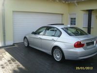 Gebraucht BMW 320 163 PS (119 kW) 2005 Silber metallic Limousine