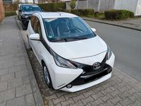 Gebraucht Toyota Aygo 69 PS (50 kW) 2014 Weiß Kleinwagen