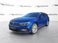 Gebraucht VW Passat R-line 150 PS (110 kW) 2023 Lapiz blue metallic Kombi