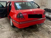 Gebraucht Mercedes C200 102 PS (75 kW) 2000 Rot Limousine