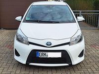 Gebraucht Toyota Yaris 75 PS (55 kW) 2013 Weiß Kleinwagen
