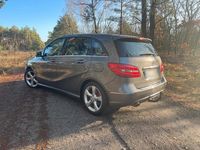 Gebraucht Mercedes B200 136 PS (100 kW) 2012 Grau Van / Kleinbus