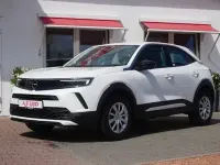 Gebraucht Opel Mokka Basis 101 PS (74 kW) 2022 Jade weiss/arktis weiss SUV
