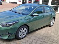 Gebraucht Kia Ceed 101 PS (74 kW) 2024 Experience green meallic Kleinwagen