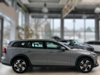Gebraucht Volvo V60 CC 197 PS (144 kW) 2023 Grau metallic Kombi