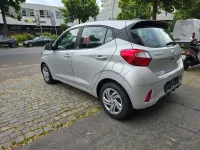 Gebraucht Hyundai i10 Select 67 PS (49 kW) 2020 Sleek silver / met Kleinwagen