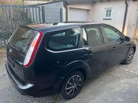 Gebraucht Ford Focus 90 PS (66 kW) 2010 Pantherschwarz metallic Kombi