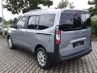 Neu Ford Tourneo Courier Titanium 125 PS (91 kW) 2026 Solarsilber Van / Kleinbus