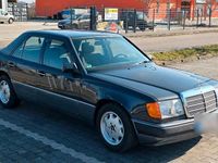 Second-hand Mercedes E230 132 CP (97 kW) 1992 Negru Berlinǎ