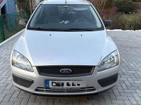 Second-hand Ford Focus Trend 101 CP (74 kW) 2004 Argintiu Berlinǎ