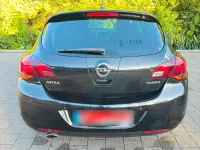Gebraucht Opel Astra 140 PS (102 kW) 2012 Schwarz Kleinwagen
