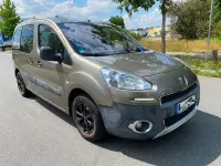 Gebraucht Peugeot TePee 92 PS (67 kW) 2012 Braun Van / Kleinbus