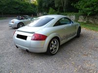 gebraucht Audi TT Quatro mit seitlichem Schriftzug "Most wanted"