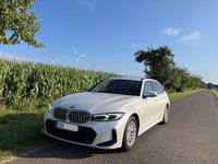 Gebraucht BMW 320 M Sport 184 PS (135 kW) 2023 Weiß Kombi