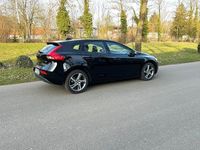 Gebraucht Volvo V40 120 PS (88 kW) 2016 Schwarz Limousine